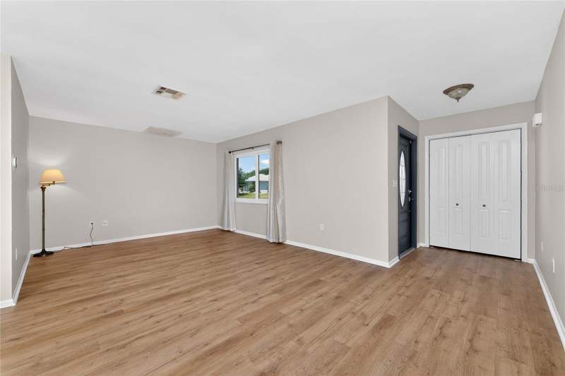 2 bedroom Single Family Residence at 557 Magnolia Avenue, Port Charlotte Sec 010, Port Charlotte — photo 3