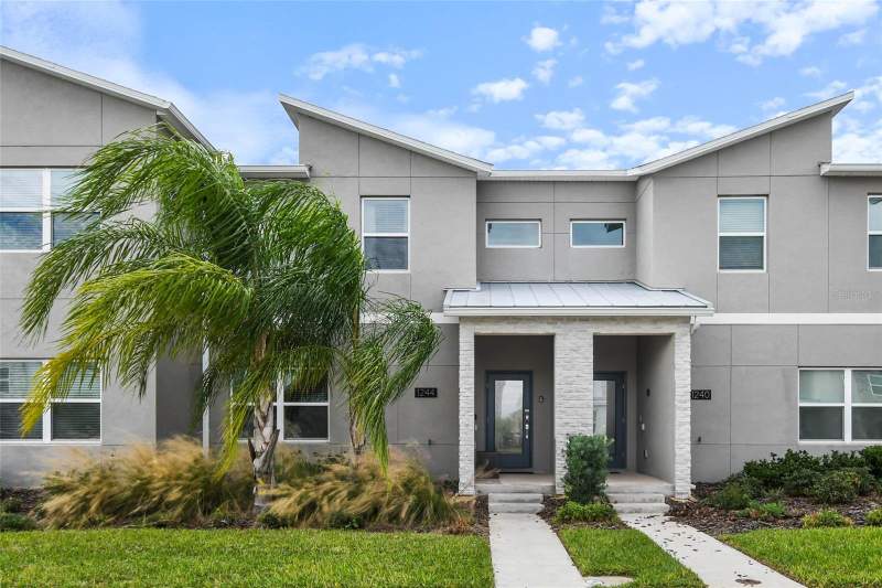 4 bedroom Townhouse at 1244 CHALLENGE DRIVE, STONEYBROOK SOUTH NORTH PRCL PH 5, DAVENPORT — photo 1