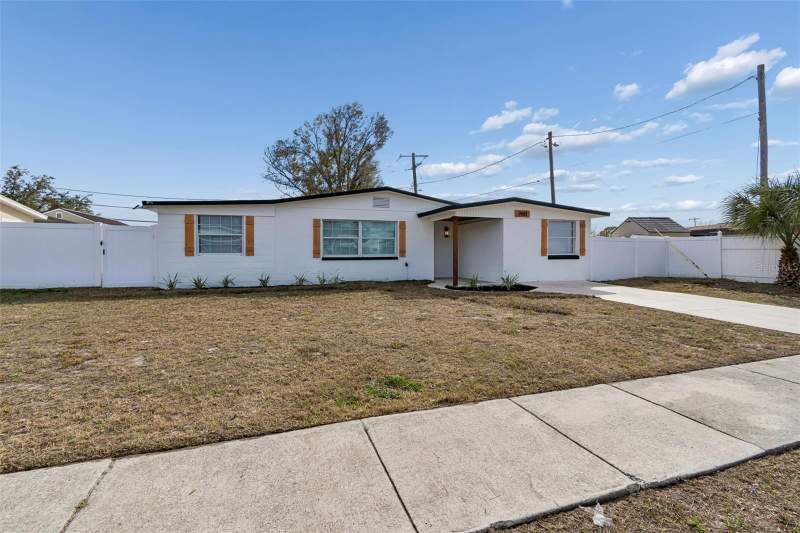 6 bedroom Single Family Residence at 7910 W Powhatan Avenue, Townn Country Park Un 07, Tampa — photo 3