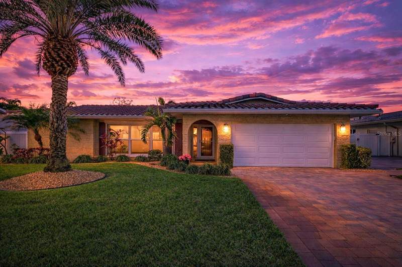 Holiday HighlandsHomes for Sale in Seminole, FL