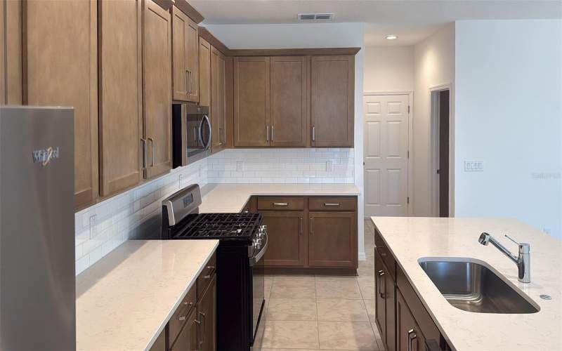 4 bedroom Single Family Residence at 6863 Spanish Imperial Street, Eagletail Landing-Phase 2, Howey In The Hills — photo 4