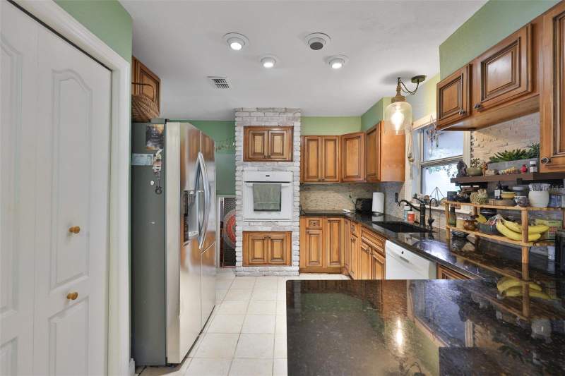 4 bedroom Single Family Residence at 401 Overland Drive, Allendale Sub, Brandon — photo 5