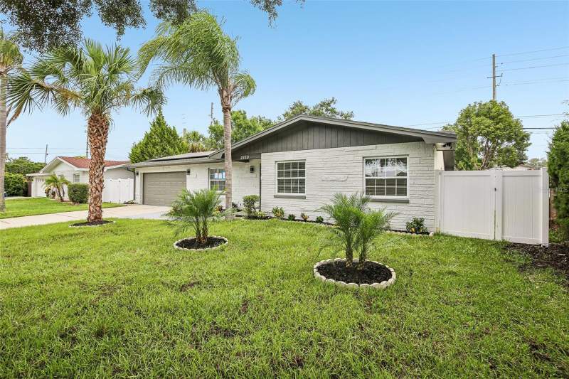 4 bedroom Single Family Residence at 2230 Albright Drive, College Park, Clearwater — photo 3