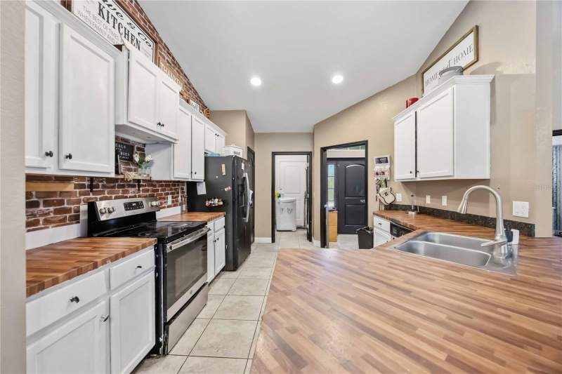 4 bedroom Single Family Residence at 318 Perl Street, Port Charlotte Sec 050, Port Charlotte — photo 5