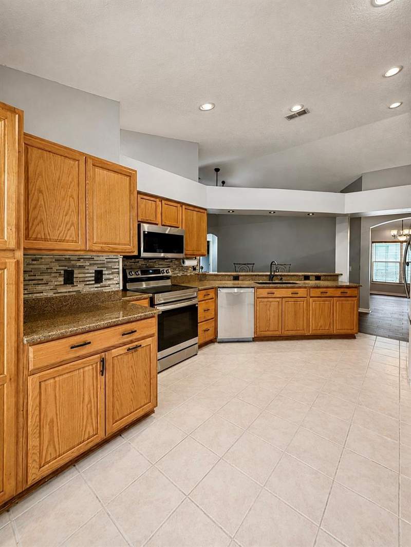 4 bedroom Single Family Residence at 4828 Wessex Way, Grand Oaks Ph 02 Units 06 & 08, Land O Lakes — photo 3