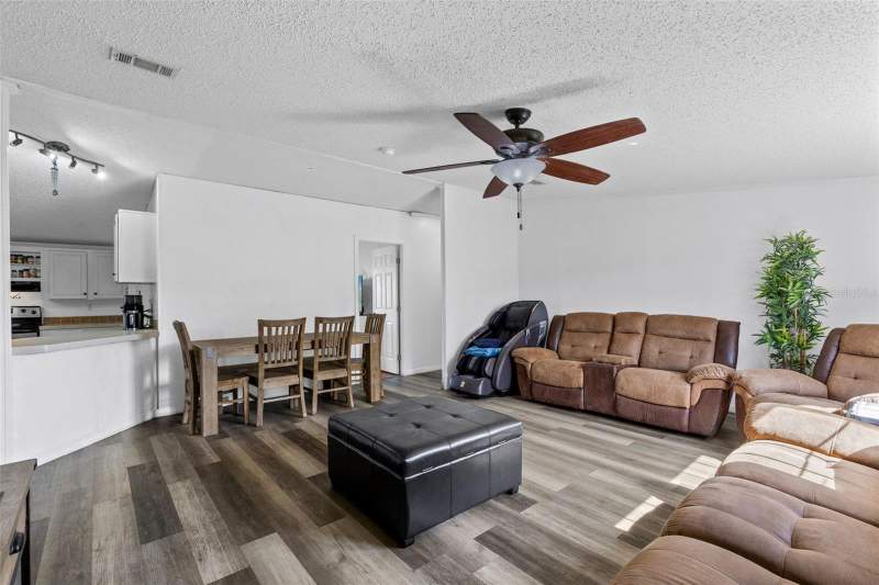 4 bedroom Manufactured Home at 35729 Huff Road, Eustis, Eustis — photo 4