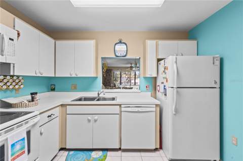 521 Lakeside Drive, Bradenton FL - photo 7 of 41