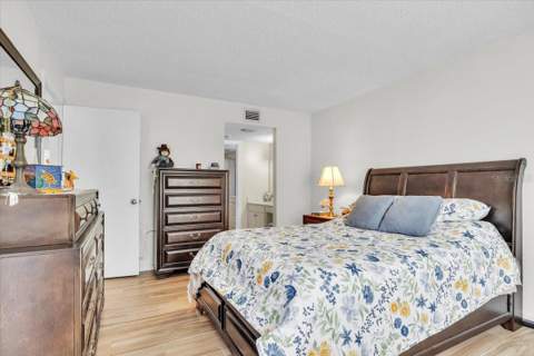 5209 Wedgewood Lane #17, Sarasota FL - photo 19 of 39