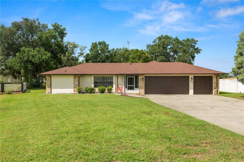 3 bedroom Single Family Residence at 717 CEDAR KNOLL DRIVE, CEDAR KNOLL, LAKELAND — photo 1