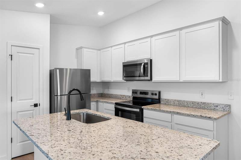 4 bedroom Single Family Residence at 5215 Cap Road, Trilby Crossings, Brooksville — photo 4