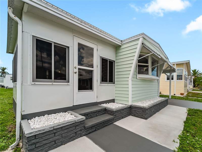 2 bedroom Mobile Home at 3402 Shingle Oak Terrace, Oakwood Manor, Sarasota — photo 5