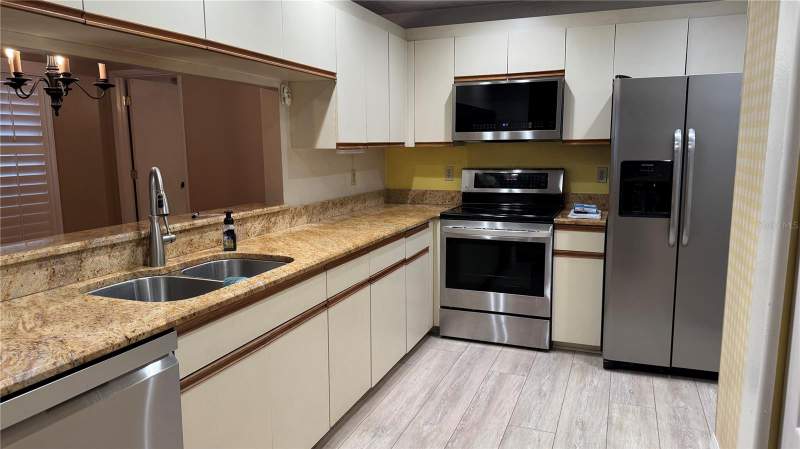 2 bedroom Condominium at 2813 W 74th St W, Country Village Sec 9, Bradenton — photo 4