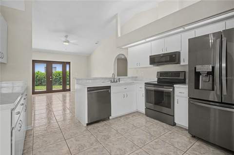 6208 Huntington Drive, Zephyrhills FL - photo 9 of 50