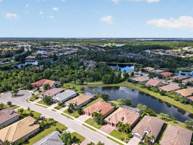 3 bedroom Single Family Residence at 16927 Winthrop Place, Del Webb Ph Ia, Lakewood Ranch — photo 4