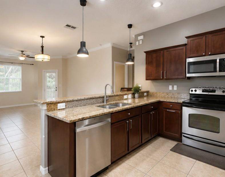4 bedroom Townhouse at 8505 Broken Willow Court, Hammocks, Tampa — photo 5