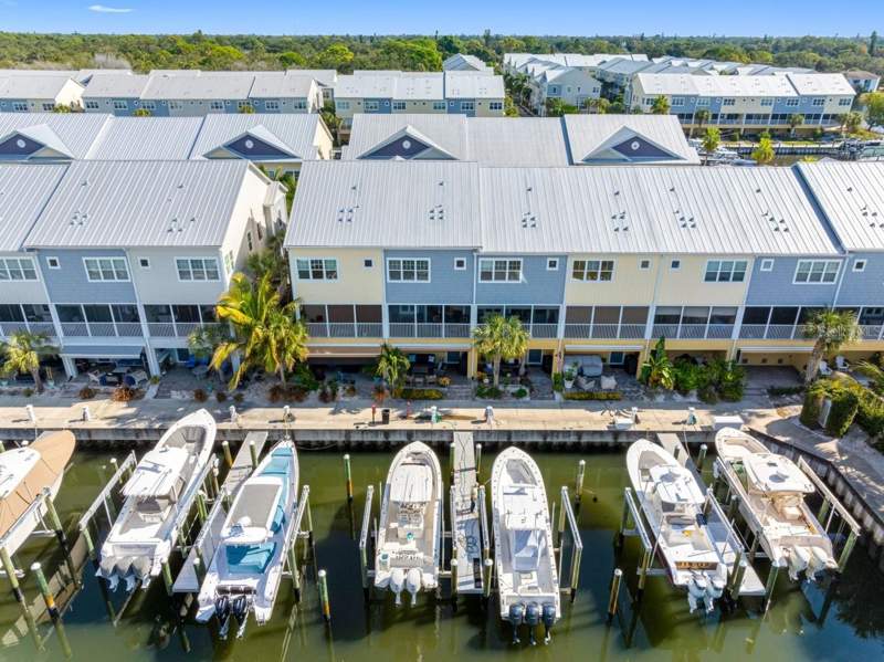 3 bedroom Townhouse at 6057 Moorings Drive, Cove At Loggerhead Marina, St Petersburg — photo 2