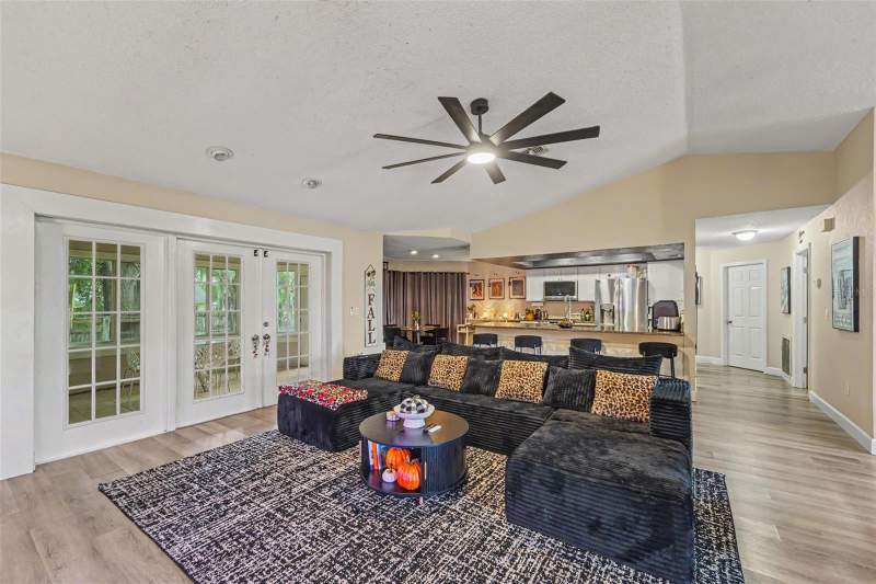 3 bedroom Single Family Residence at 12222 Legend Street, Spring Hill Unit 16 Blk 1058 Lot 3, Spring Hill — photo 2