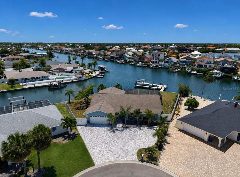 4 bedroom Single Family Residence at 6301 Cottonwood Lane, Apollo Beach Unit 13 Pt 1 Re, Apollo Beach — photo 1
