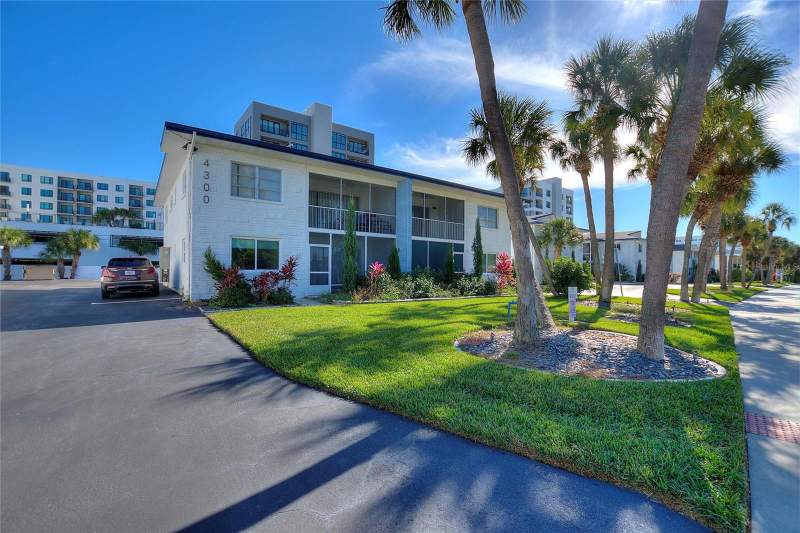 2 bedroom Condominium at 4300 37th Street #4, Maximo Harbour Condo, St Petersburg — photo 2