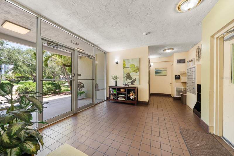 1 bedroom Condominium at 4681 1st Street #308, Racquet Club Northeast Condo The, St Petersburg — photo 5