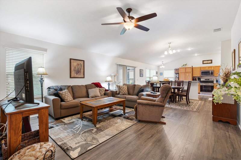 3 bedroom Single Family Residence at 798 Millhorn Loop, Villages Of Pine Hills, The Villages — photo 4