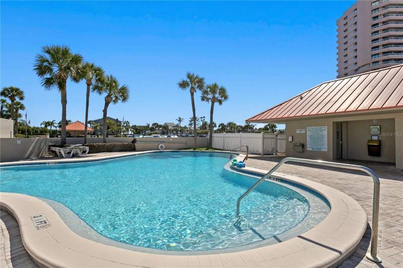 2 bedroom Condominium at 1290 GULF BOULEVARD #1002, LIGHTHOUSE TOWERS CONDO, CLEARWATER — photo 2