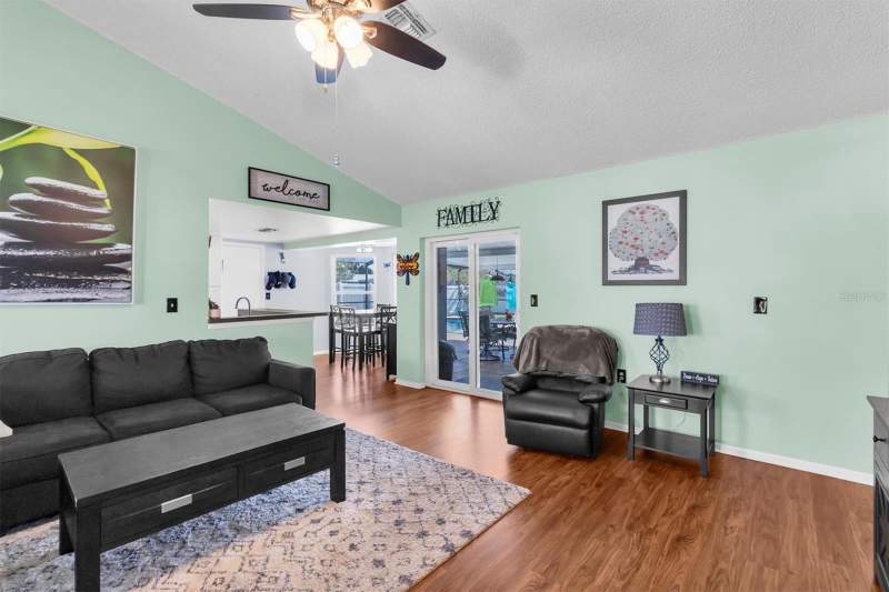 3 bedroom Single Family Residence at 10513 Blythville Road, Spring Hill, Spring Hill — photo 5