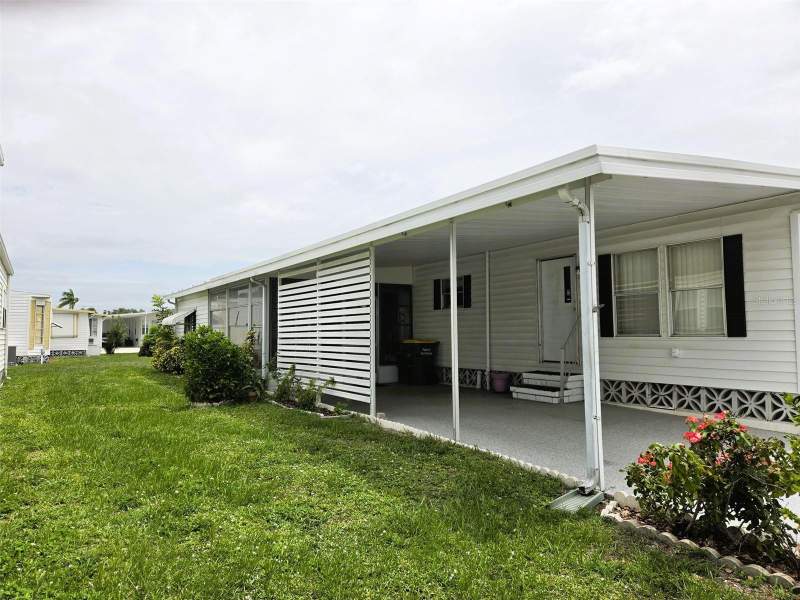 2 bedroom Mobile Home at 3329 Oakwood Boulevard, Oakwood Manor, Sarasota — photo 2