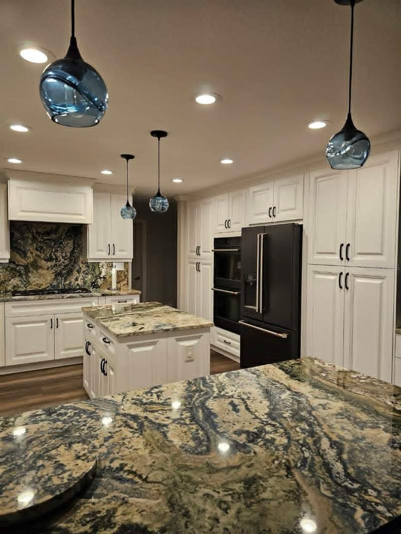 4 bedroom Single Family Residence at 601 Greenbriar Drive, Ponderosa 2nd Add, Brandon — photo 2