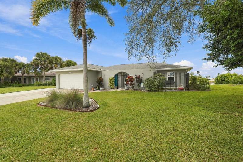 2 bedroom Single Family Residence at 2331 Sandlewood Drive, Venice Gardens, Venice — photo 3