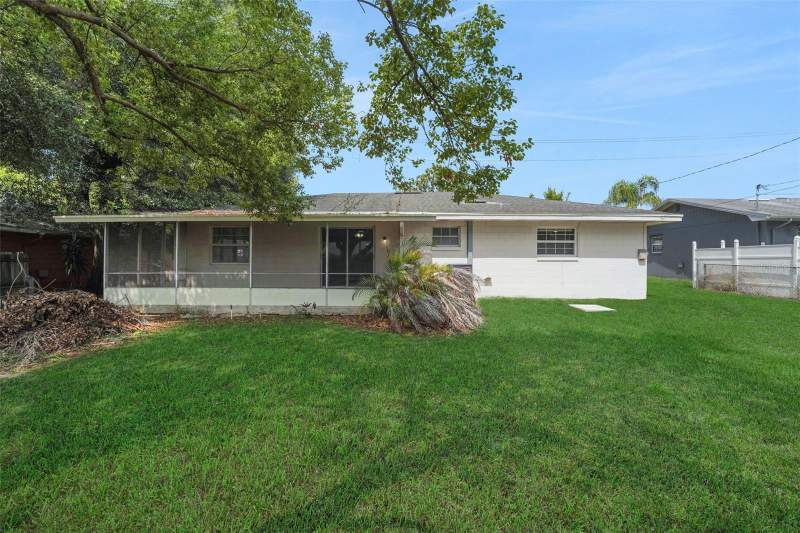 3 bedroom Single Family Residence at 404 Lake Ned Road, Fla Highlands Co Sub, Winter Haven — photo 2