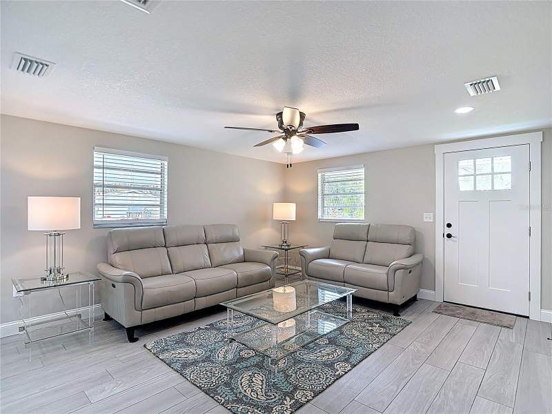 2 bedroom Single Family Residence at 14306 Guava Street, Town Of Hudson, Hudson — photo 3