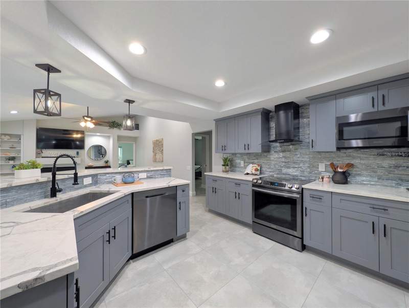 5 bedroom Single Family Residence at 5101 E Longboat Boulevard, Bayside West, Tampa — photo 2