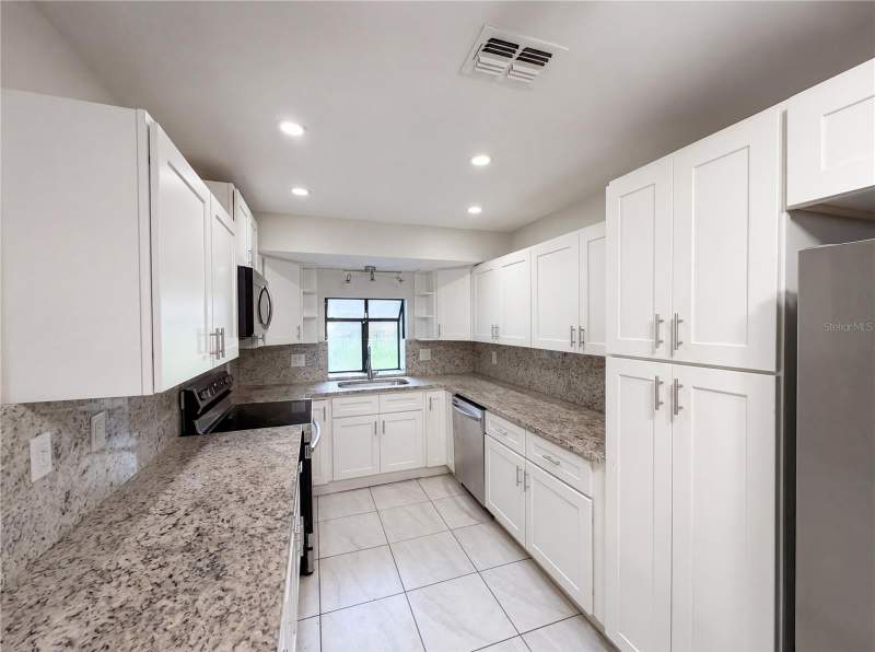 3 bedroom Single Family Residence at 10510 SW 74th Court, Woods & Meadows Estate, Ocala — photo 2