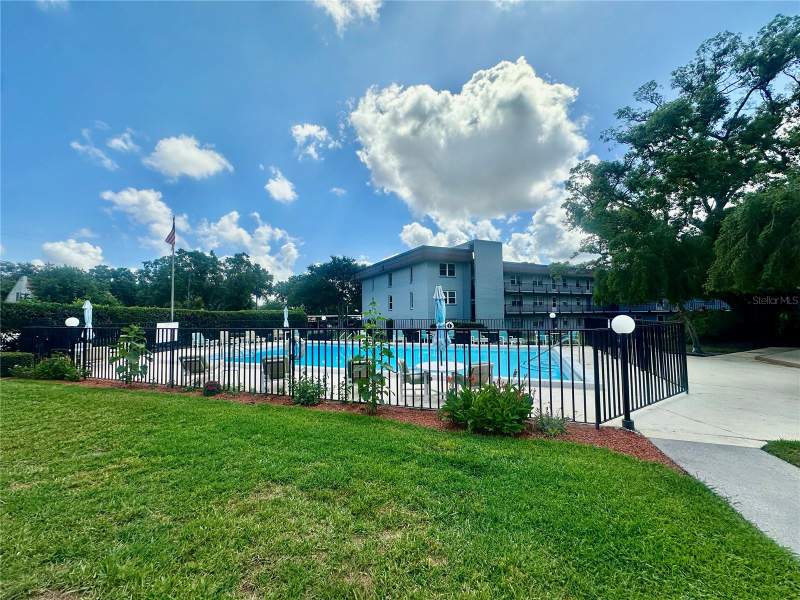 3 bedroom Condominium at 333 Lake Howard Drive #304B, Imperial Harbours Ph I, Winter Haven — photo 5