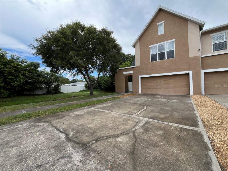 3 bedroom Townhouse at 4326 Tyler Circle, Las Palmas Twnhms, St Petersburg — photo 3