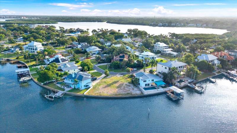 4 bedroom Single Family Residence at 121 Augusta Avenue, Indian Bluff Island, Palm Harbor — photo 2