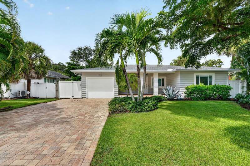 3 bedroom Single Family Residence at 1965 Hibiscus Street, Desota Park, Sarasota — photo 3