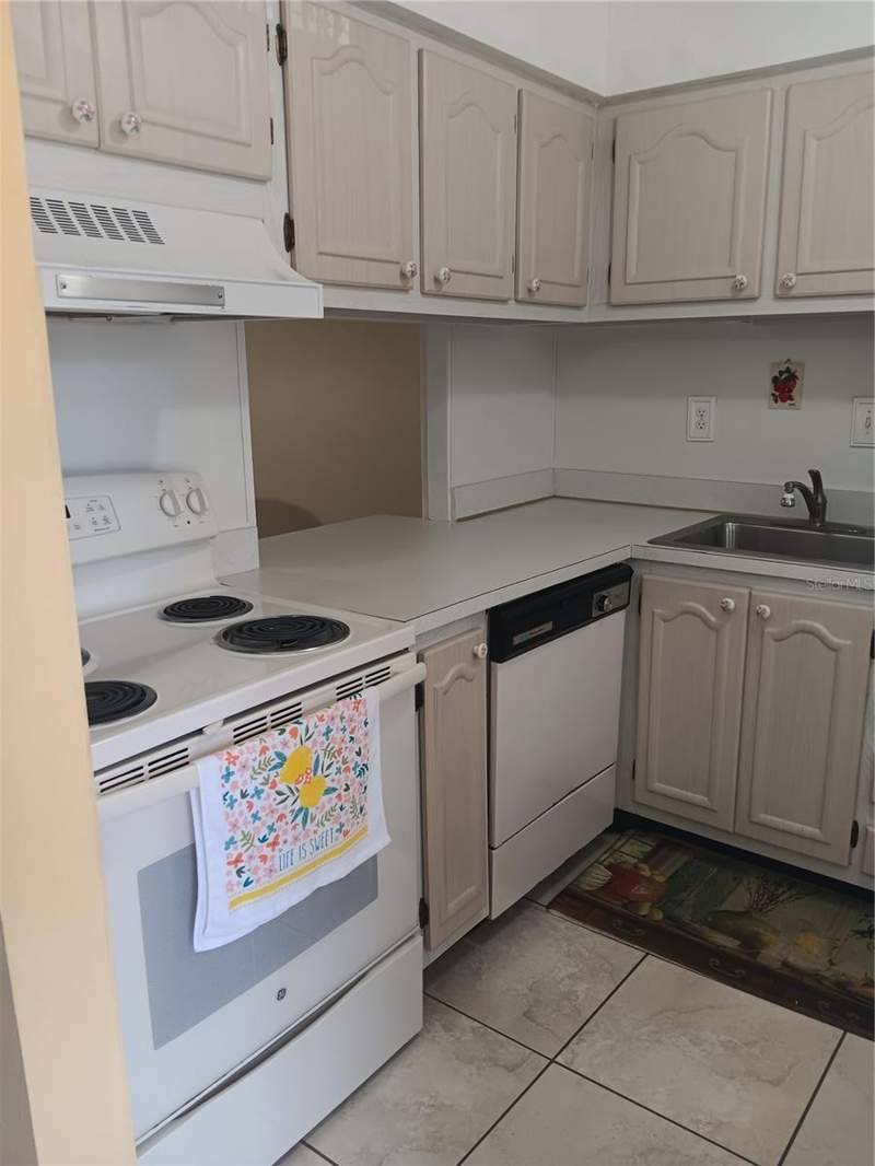 2 bedroom Condominium at 2806 N Powers Drive #8, Oak Shadows Condos, Orlando — photo 5