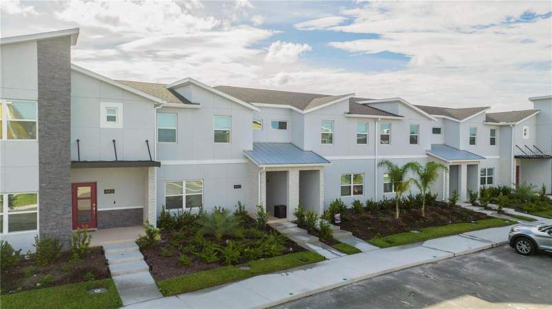 4 bedroom Townhouse at 4447 Scene Lane, Cove At Storey Lake 5, Kissimmee — photo 2