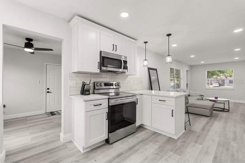 2 bedroom Single Family Residence at 13 Fanfair, Malibu Groves Third Add, Orlando — photo 5