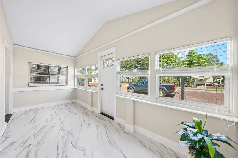 5 bedroom Single Family Residence at 1646 28th Avenue, Pine City Sub Rep, St Petersburg — photo 4