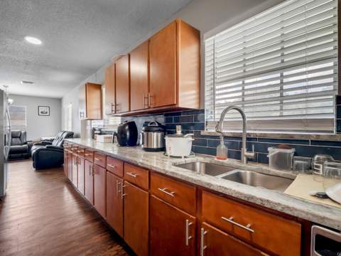 7018 Glenview Drive, Tampa FL - photo 11 of 44
