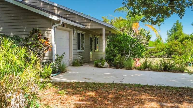2 bedroom Single Family Residence at 601 E Seminole Drive, South Venice, Venice — photo 3