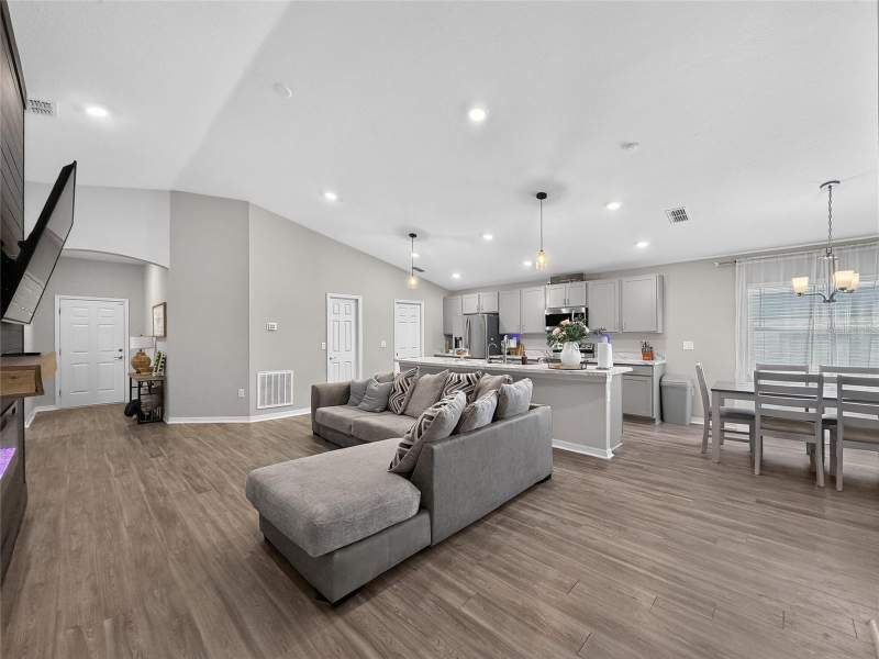 4 bedroom Single Family Residence at 1244 Mezzavalle Way, Enclave/Lk Myrtle, Auburndale — photo 4