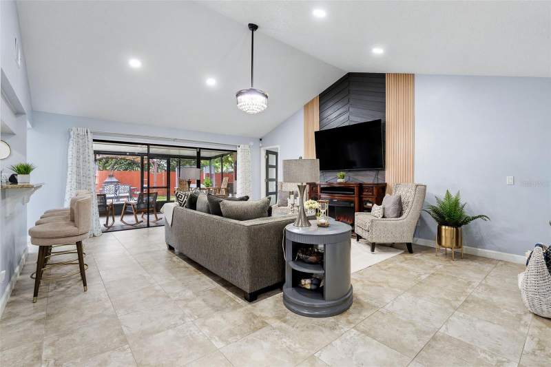 3 bedroom Single Family Residence at 15747 Scrimshaw Drive, Country Place West Unit I, Tampa — photo 4
