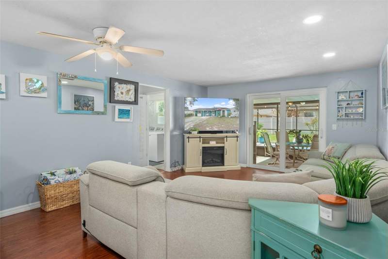 3 bedroom Single Family Residence at 7906 Woodvine Circle, Townn Country Park Unit 39, Tampa — photo 5