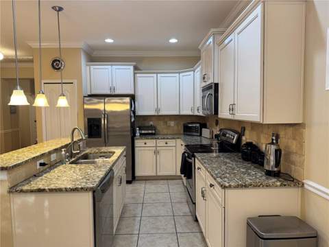 11048 Paradise Point Way, New Port Richey FL - photo 10 of 38