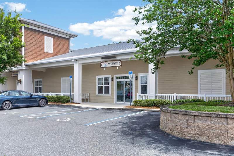 733 COUNTY ROAD 466 home for sale in Lady Lake Summit Medical Park