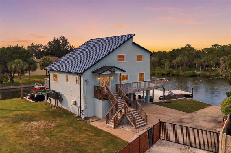 14523 BARLOW LANE home for sale in Driftwood Isles